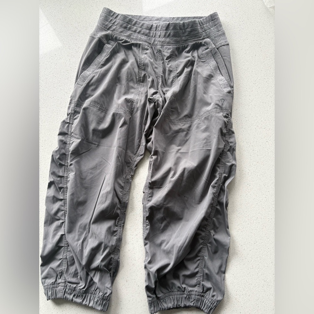 Ivivva girls size 14 athletica capri pants